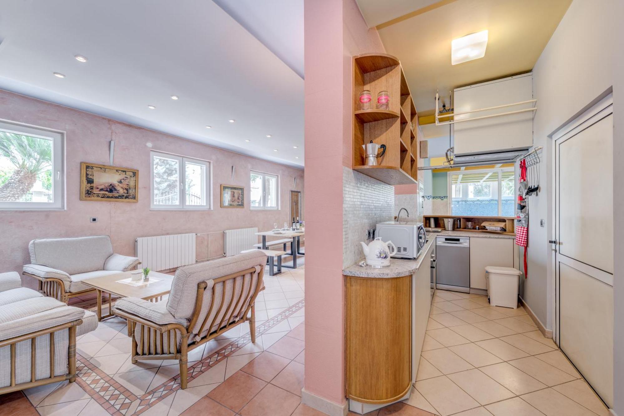 Blue Dolphin Apartment - Private Indoor Pool, Jacuzzi, Garden Split Buitenkant foto